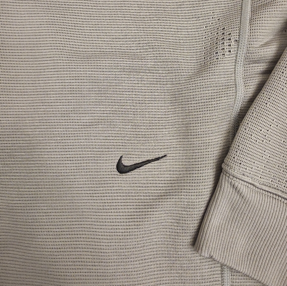 Nike - Picture 2 of 4